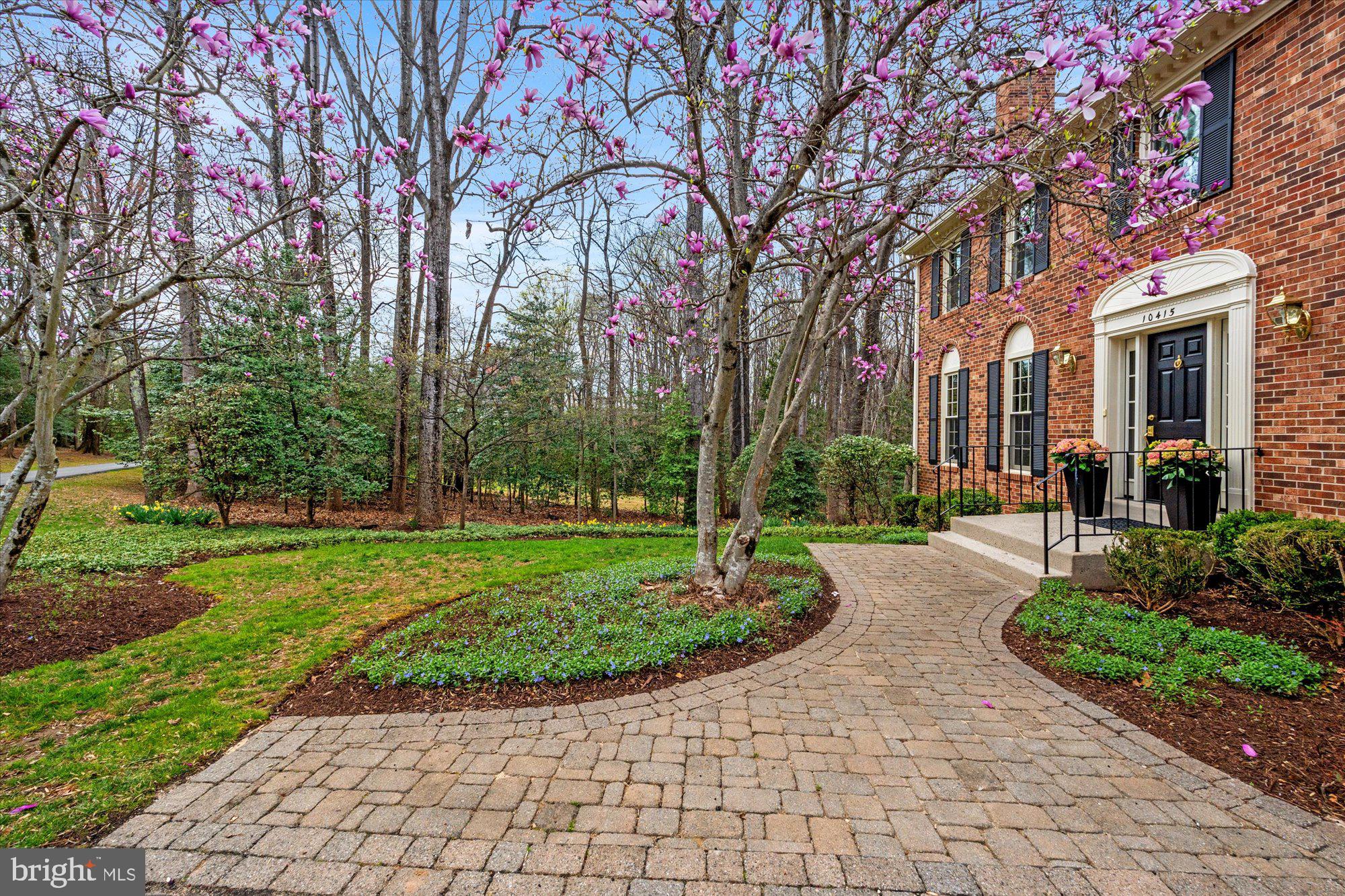 10415 Mt Sunapee Road Vienna, VA 22182 - Photo 4 of 53 Beautifully landscaped lot