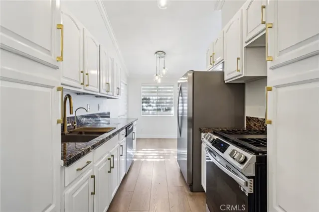 $449,950 | 7439 Woodman Avenue, Unit 31, Van Nuys, CA 91401