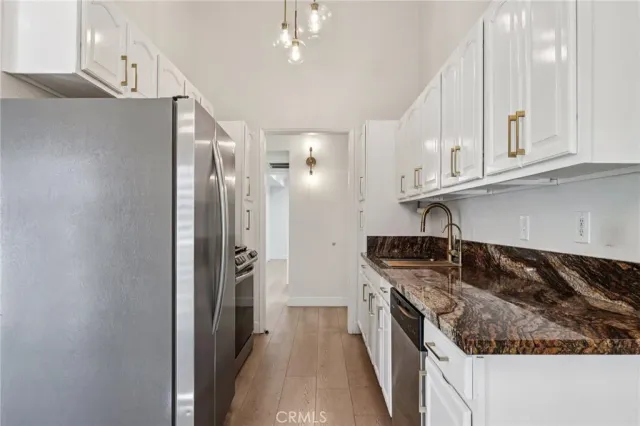 $449,950 | 7439 Woodman Avenue, Unit 31, Van Nuys, CA 91401