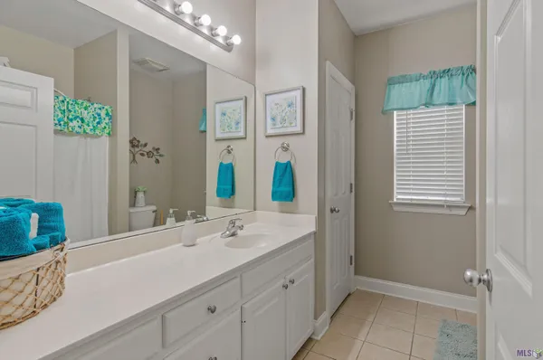 $244,500 | 11182 River Highlands Drive, Unit 4A, St. Amant, LA 70774