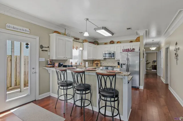 $244,500 | 11182 River Highlands Drive, Unit 4A, St. Amant, LA 70774