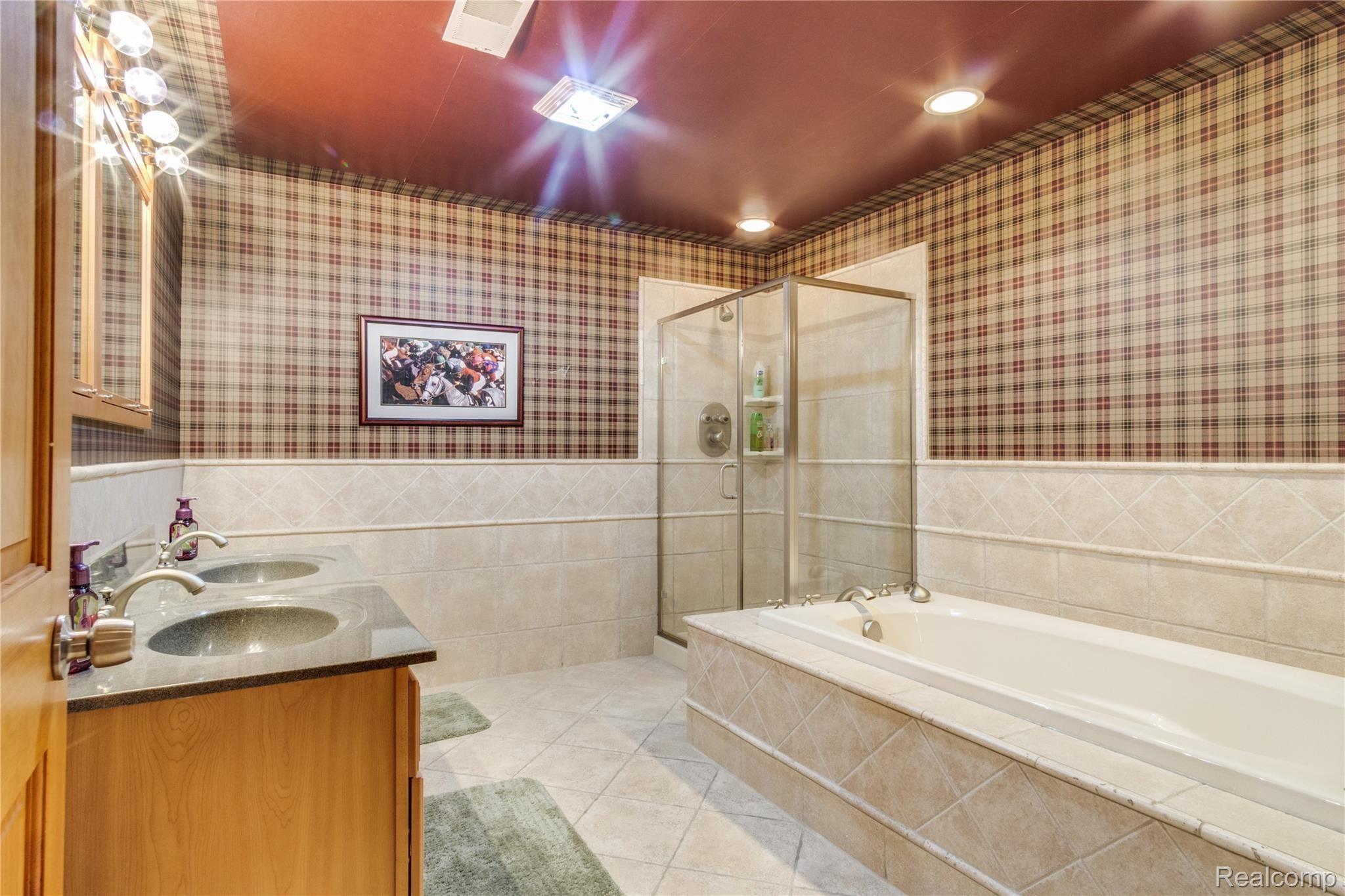 2013 East Baldwin Road Grand Blanc, MI 48439 - Photo 40 of 56 Interiors (63 of 64).jpg
