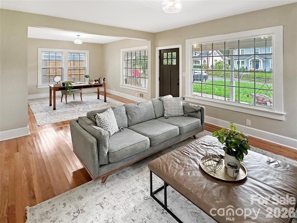 317 8th Street Northwest Hickory, NC 28601 - Photo 4 of 44