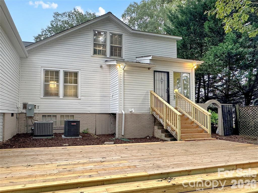 317 8th Street Northwest Hickory, NC 28601 - Photo 42 of 44