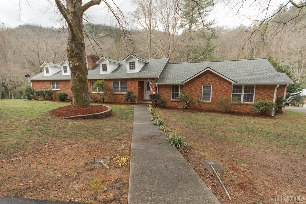 4525 Tessentee Road Franklin, NC 28734 - Photo 4 of 72 Gallery Image 4