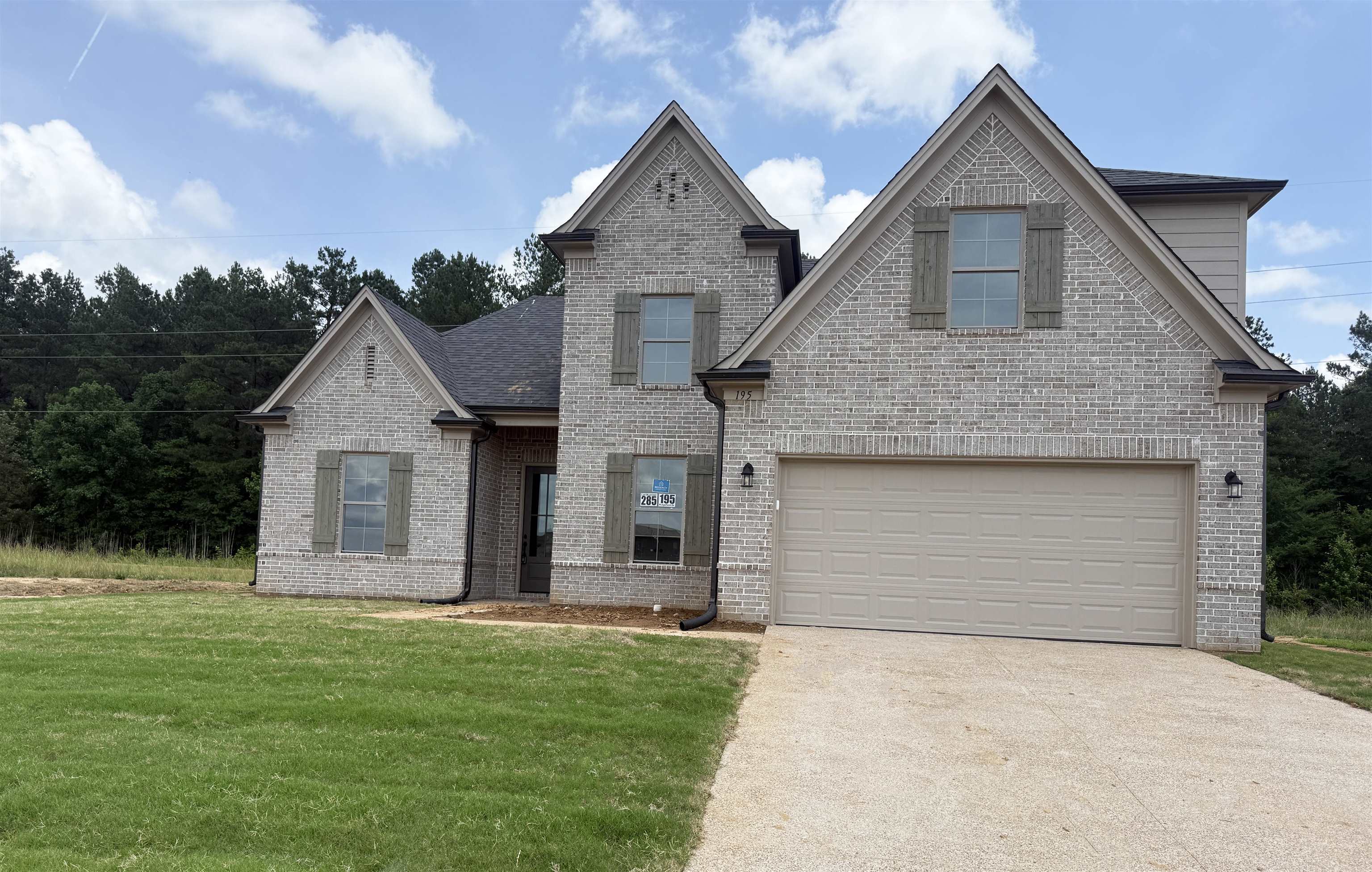 195 Ridgefield Drive Oakland, TN 38060 - Photo 2 of 29