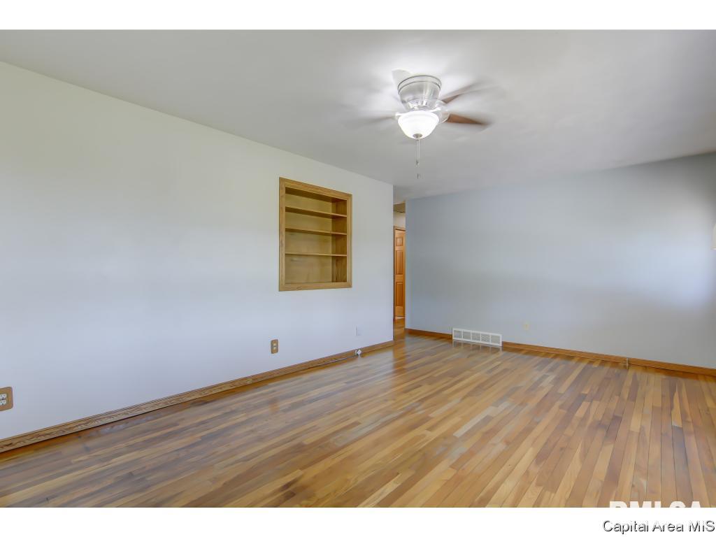 880 South Bradfordton Road Springfield, IL 62711 - Photo 4 of 36