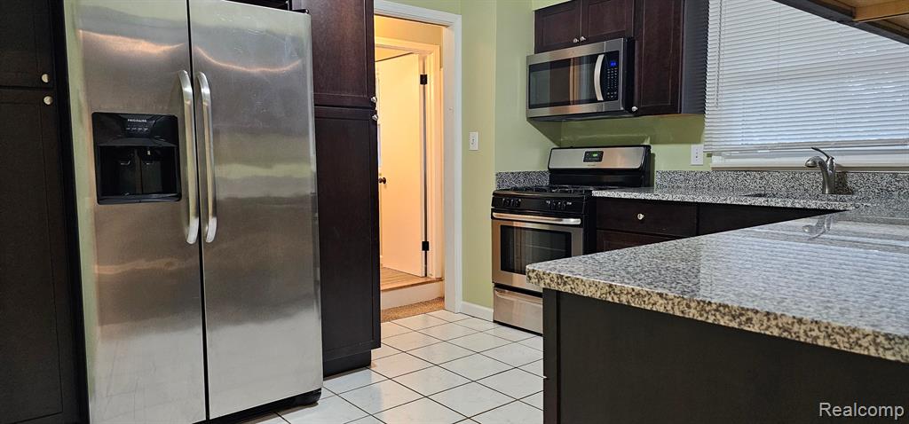 29604 Chelmsford Road Southfield, MI 48076 - Photo 11 of 27