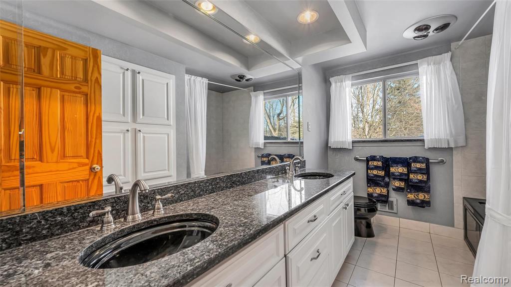 1781 Mackwood Road Rochester Hills, MI 48307 - Photo 25 of 39