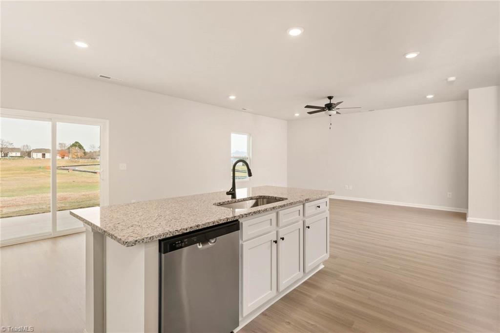 1046 Jonestown Road Winston-Salem, NC 27103 - Photo 3 of 24