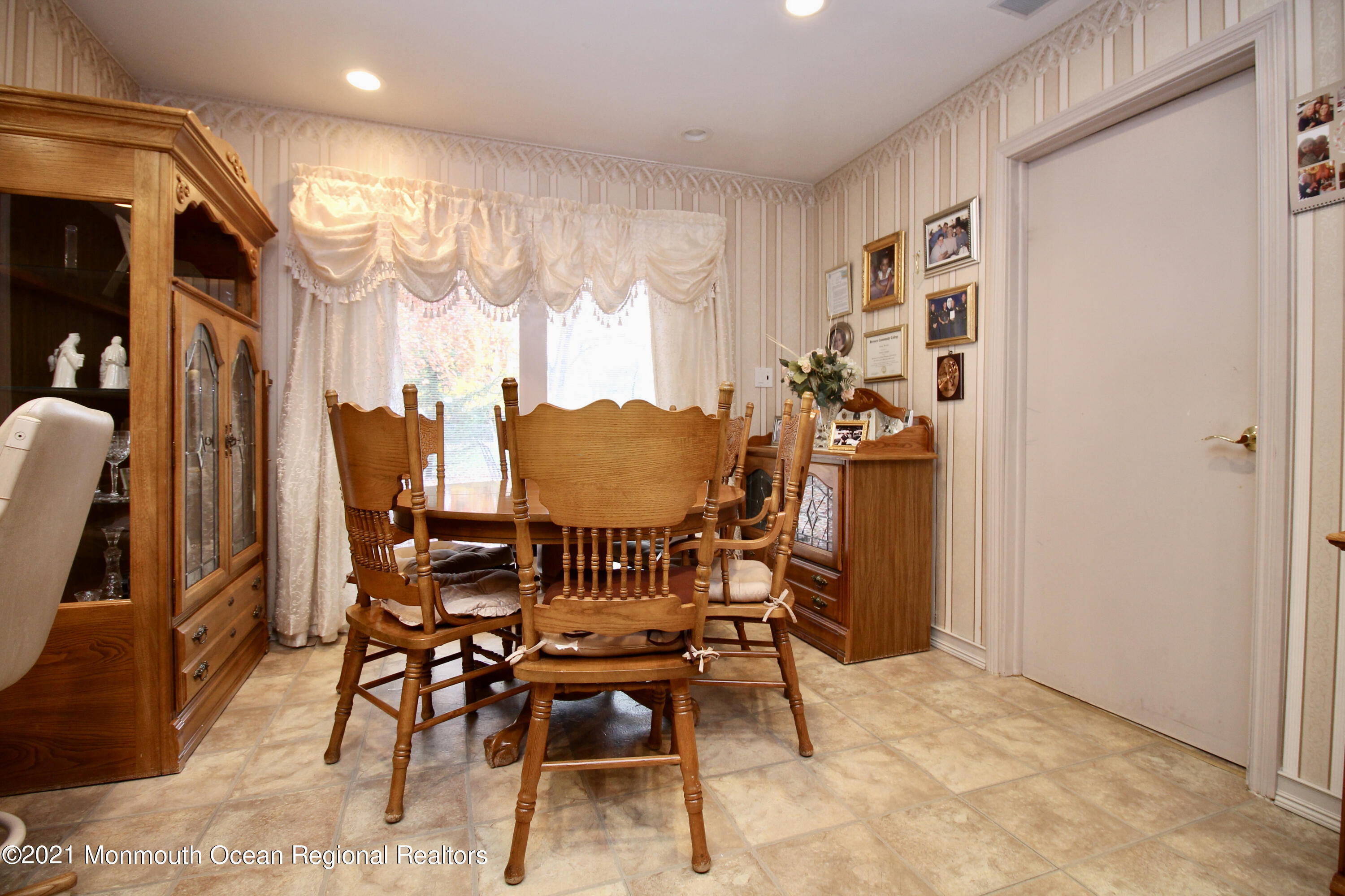 61 Crosswicks Road Freehold, NJ 07728 - Photo 23 of 43 a view of a dining room with furniture