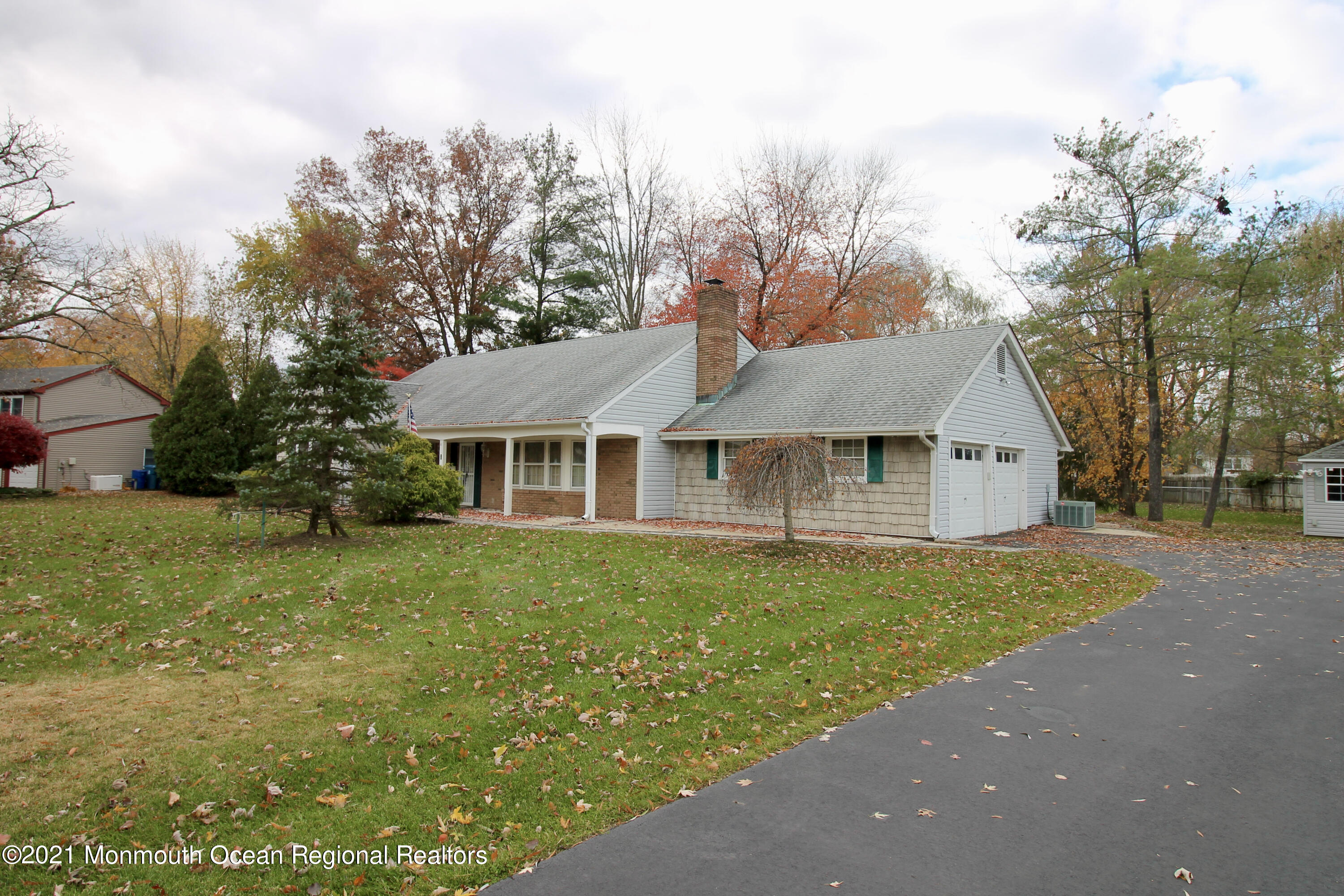 61 Crosswicks Road Freehold, NJ 07728 - Photo 4 of 43 a front view of a house with garden
