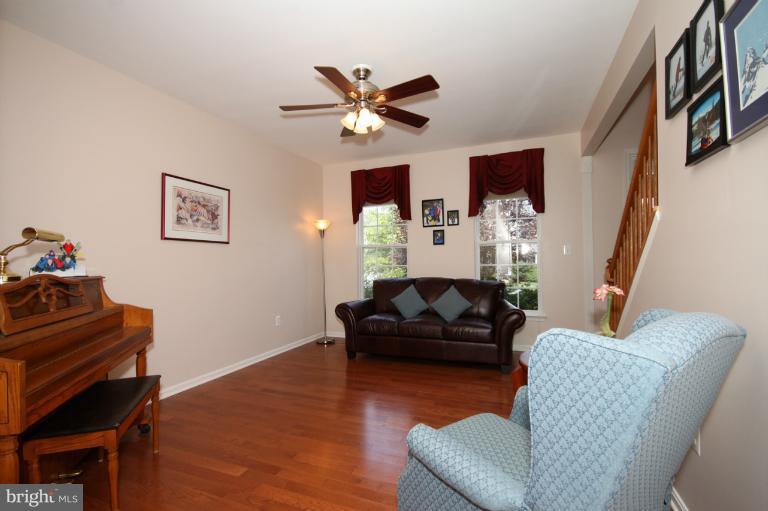 5885 Bridge Spring Road Frederick, MD 21704 - Photo 14 of 28 Living Room