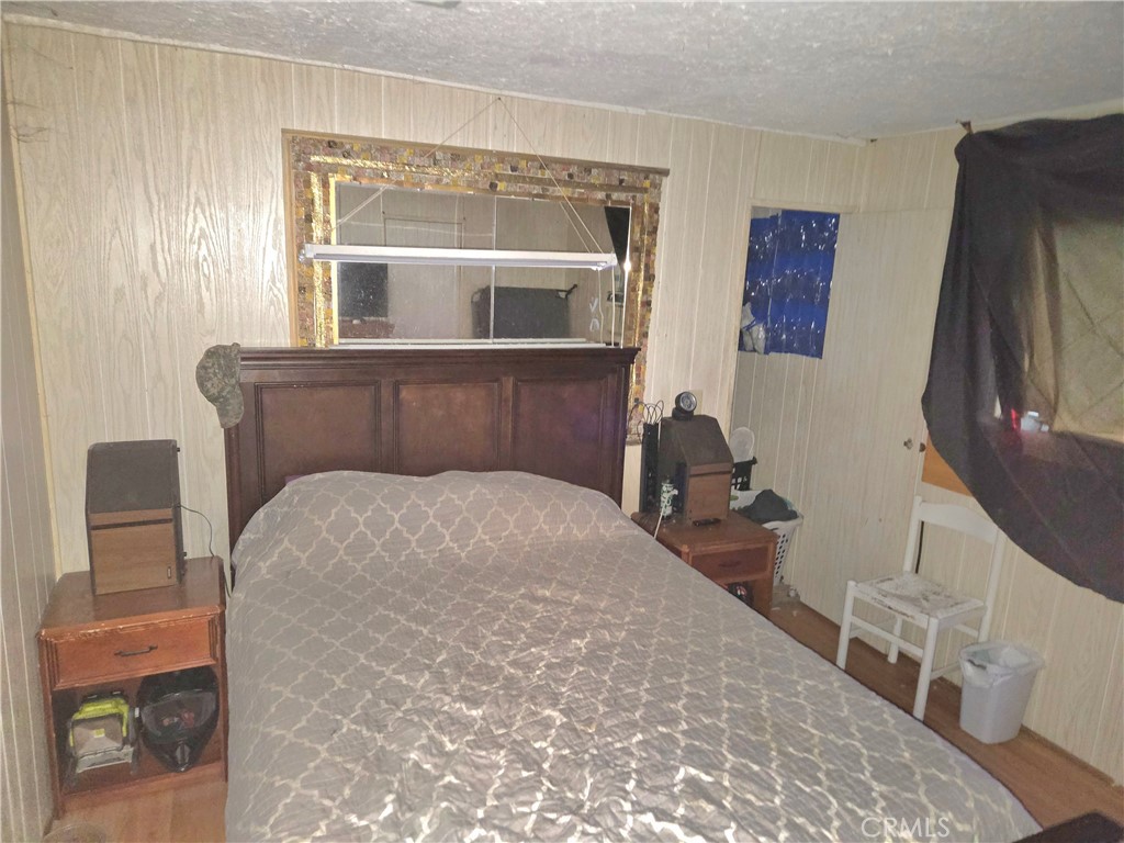 2230 Lake Park Drive, Unit 54 San Jacinto, CA 92583 - Photo 18 of 22 a bedroom with a bed and window