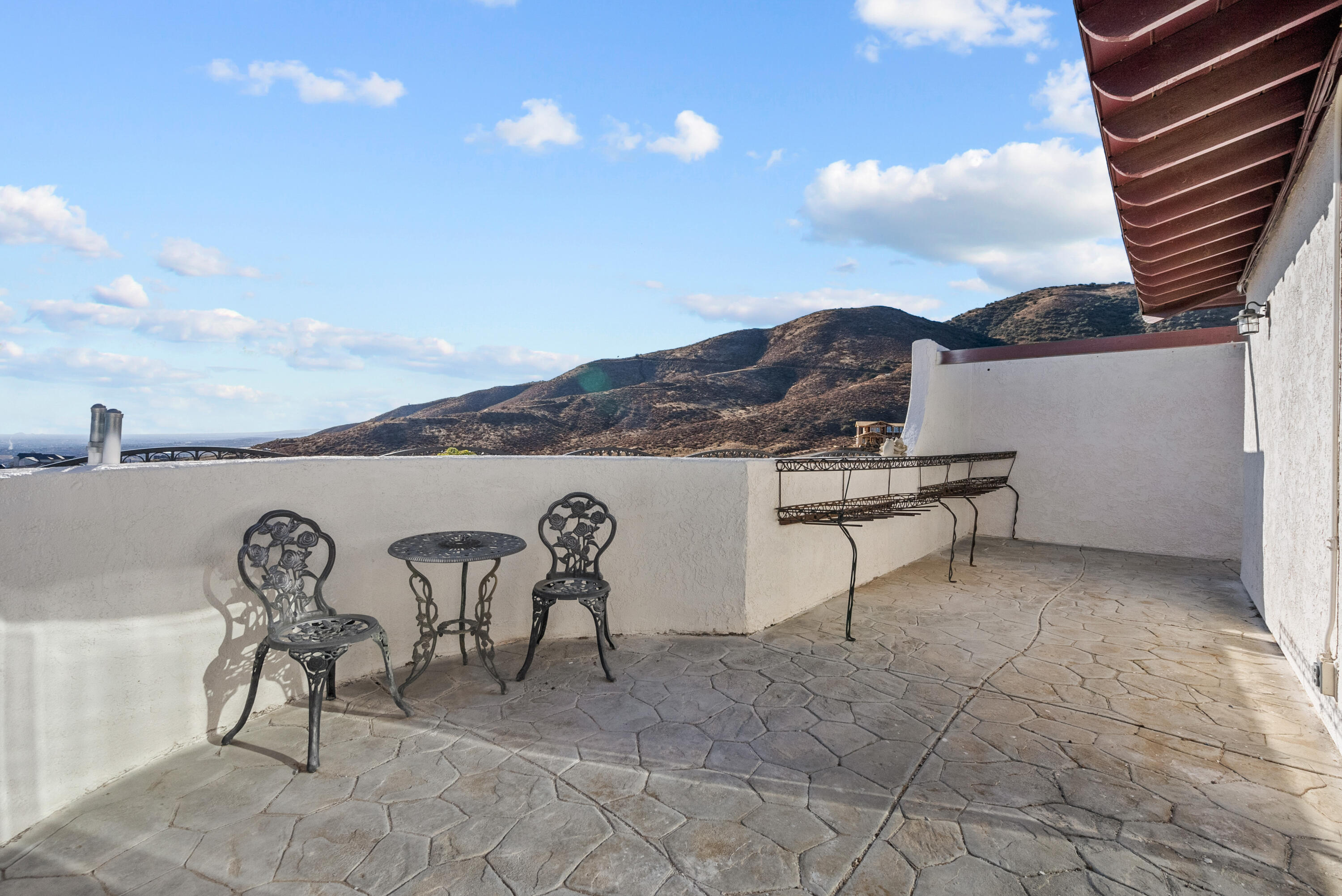 645 Lakeview Drive Palmdale, CA 93551 - Photo 38 of 78 a view of a terrace