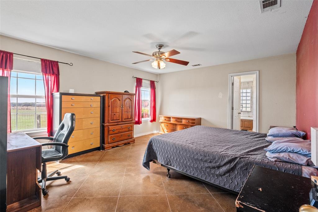 11431 Chisum Road Sanger, TX 76266 - Photo 13 of 40