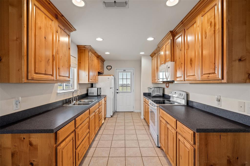 11431 Chisum Road Sanger, TX 76266 - Photo 26 of 40