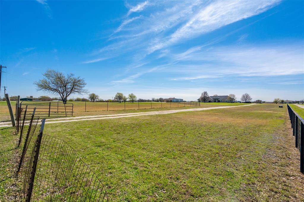 11431 Chisum Road Sanger, TX 76266 - Photo 6 of 40