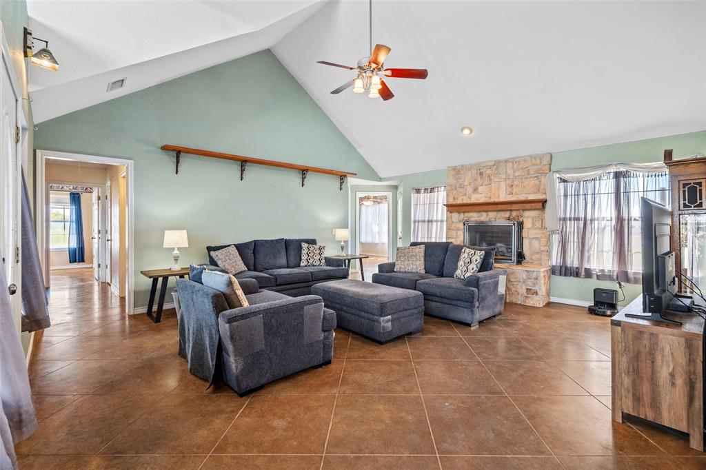 11431 Chisum Road Sanger, TX 76266 - Photo 8 of 40