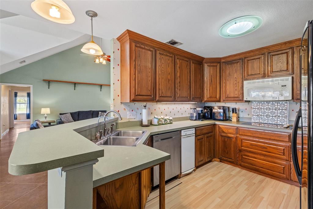 11431 Chisum Road Sanger, TX 76266 - Photo 10 of 40