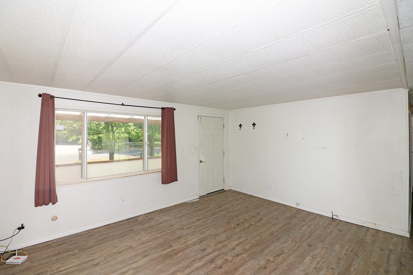 412 35 Road Palisade, CO 81526 - Photo 16 of 39 an empty room with wooden floor and windows