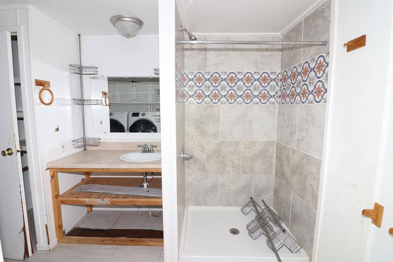 412 35 Road Palisade, CO 81526 - Photo 23 of 39 a bathroom with a shower a sink and a bathtub