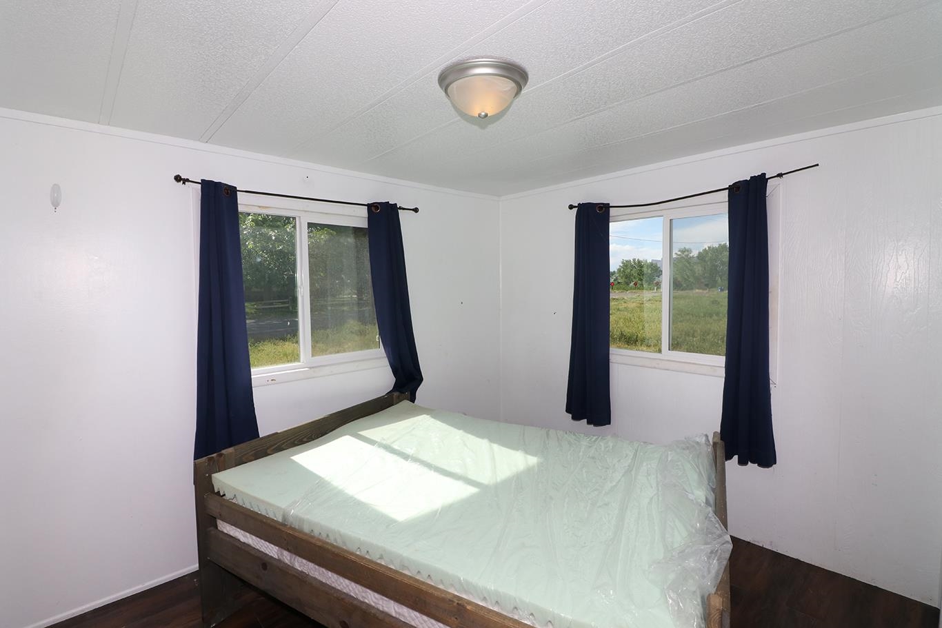 412 35 Road Palisade, CO 81526 - Photo 25 of 39 a room that has a bed and a window