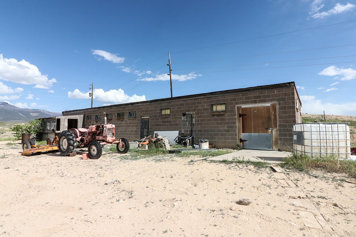 412 35 Road Palisade, CO 81526 - Photo 29 of 39 a view of a chairs and table in the patio