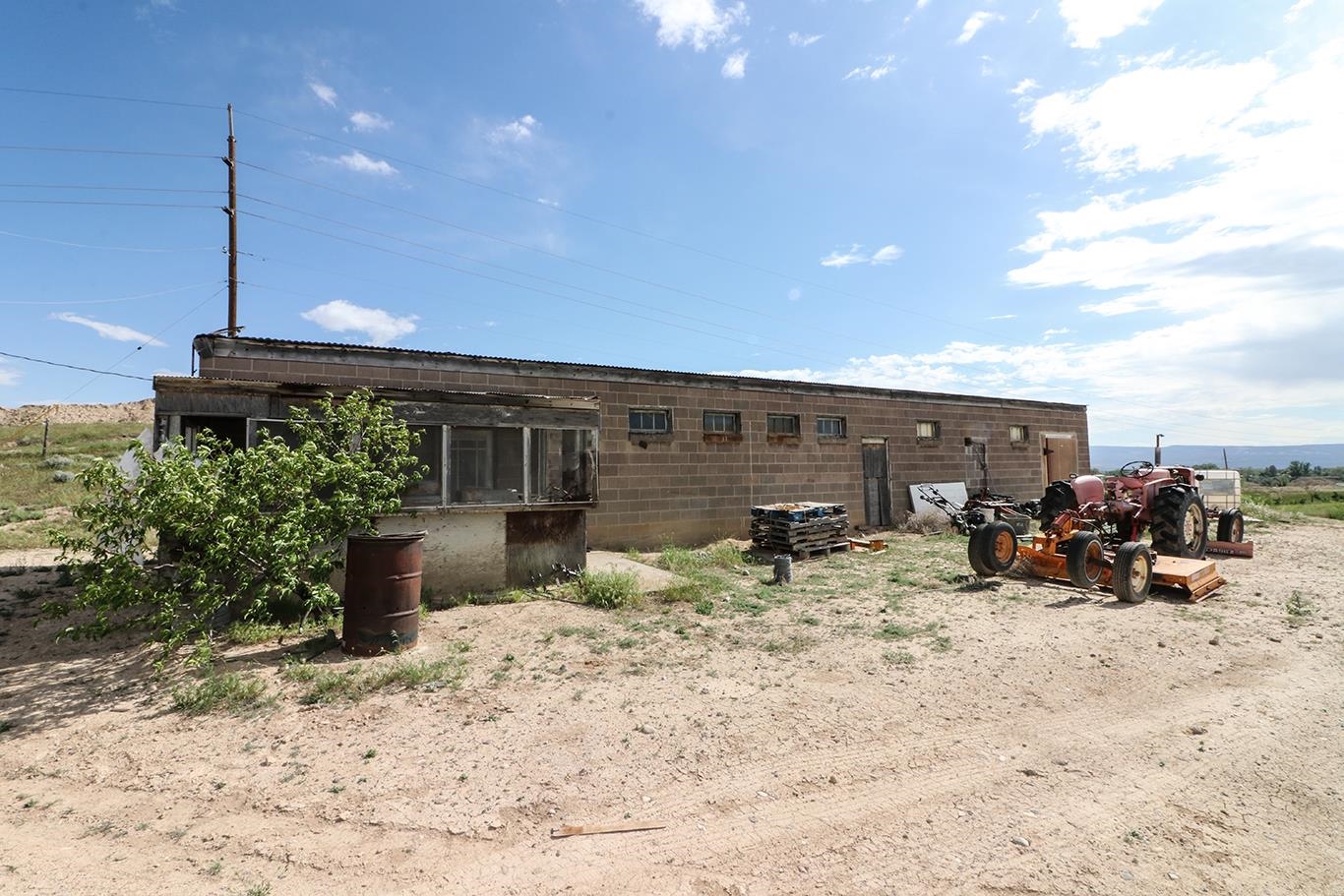 412 35 Road Palisade, CO 81526 - Photo 30 of 39 a view of a chairs and table in the patio