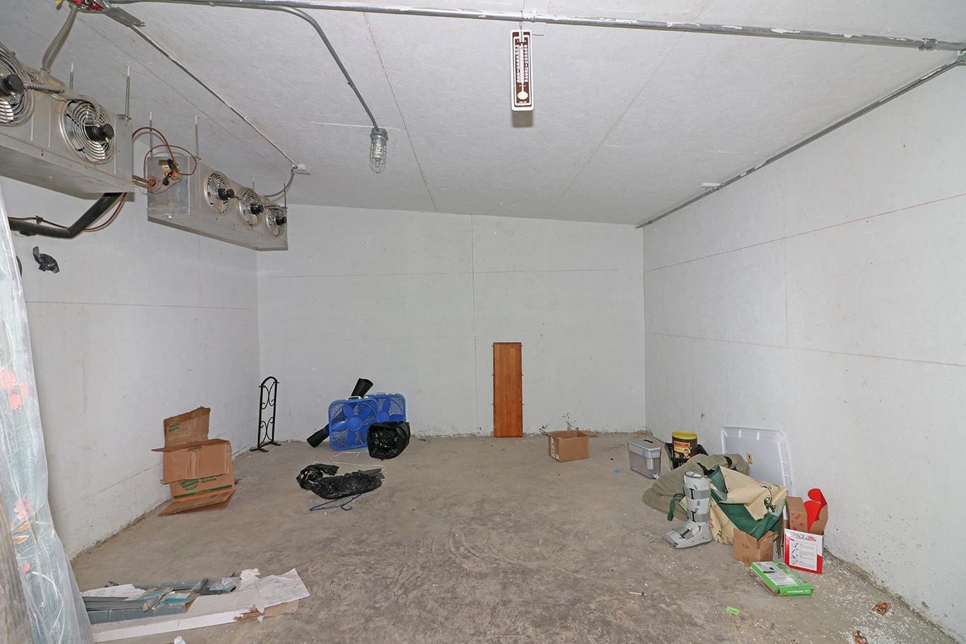 412 35 Road Palisade, CO 81526 - Photo 32 of 39 a room with toys and the view of chandelier