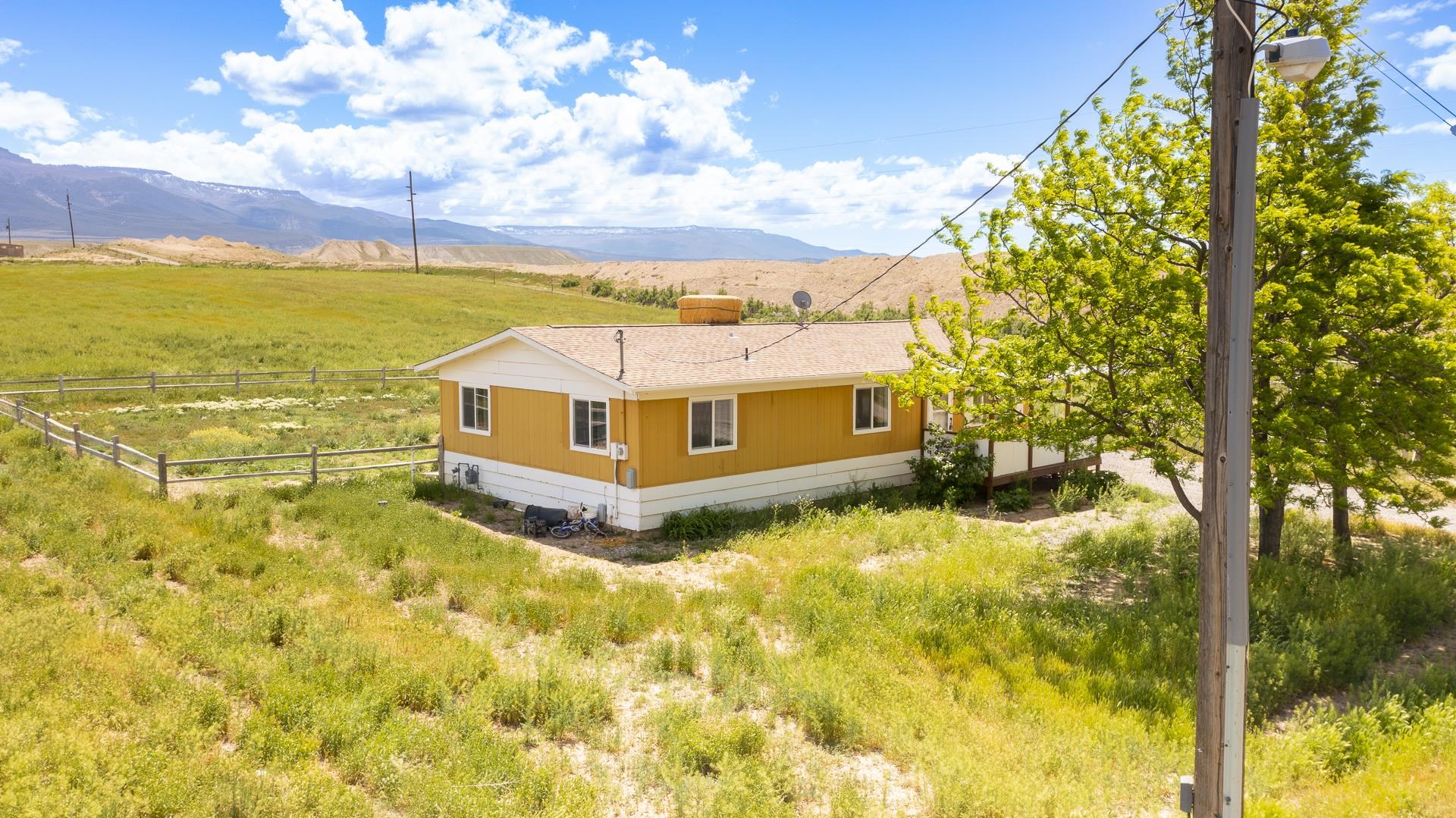 412 35 Road Palisade, CO 81526 - Photo 10 of 39 a front view of a house with a yard