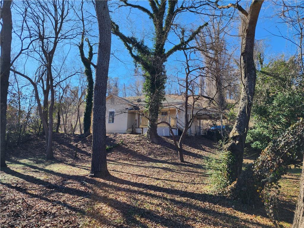 a view of a backyard of the house