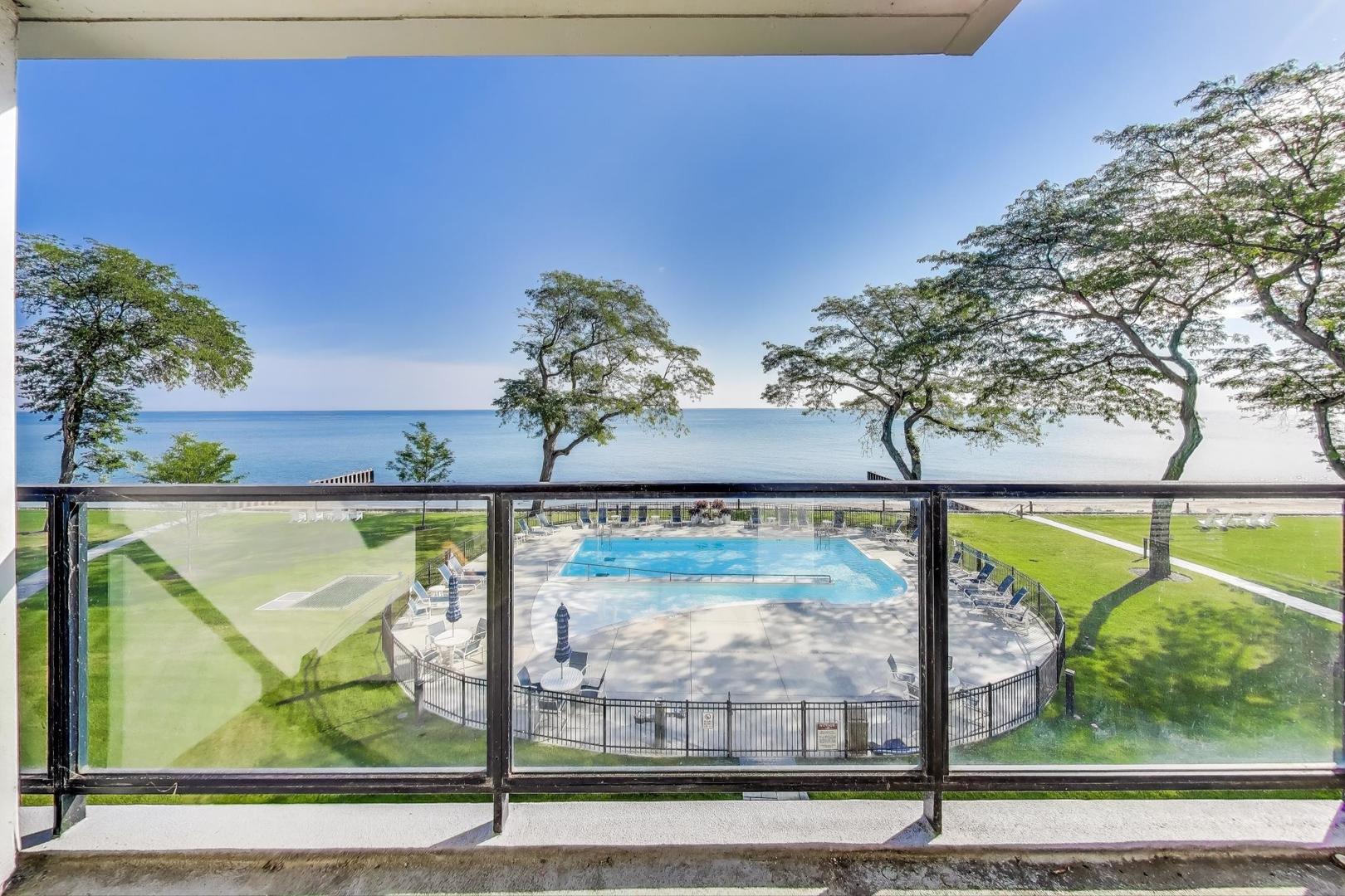 1630 Sheridan Road, Unit 2J Wilmette, IL 60091 - Photo 16 of 50 a view of a floor with a tree in the background