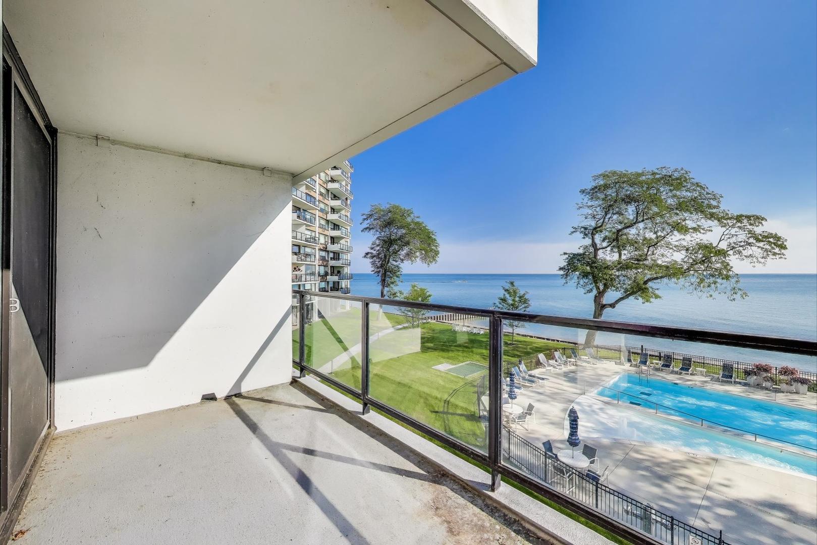 1630 Sheridan Road, Unit 2J Wilmette, IL 60091 - Photo 17 of 50 a view of stairs