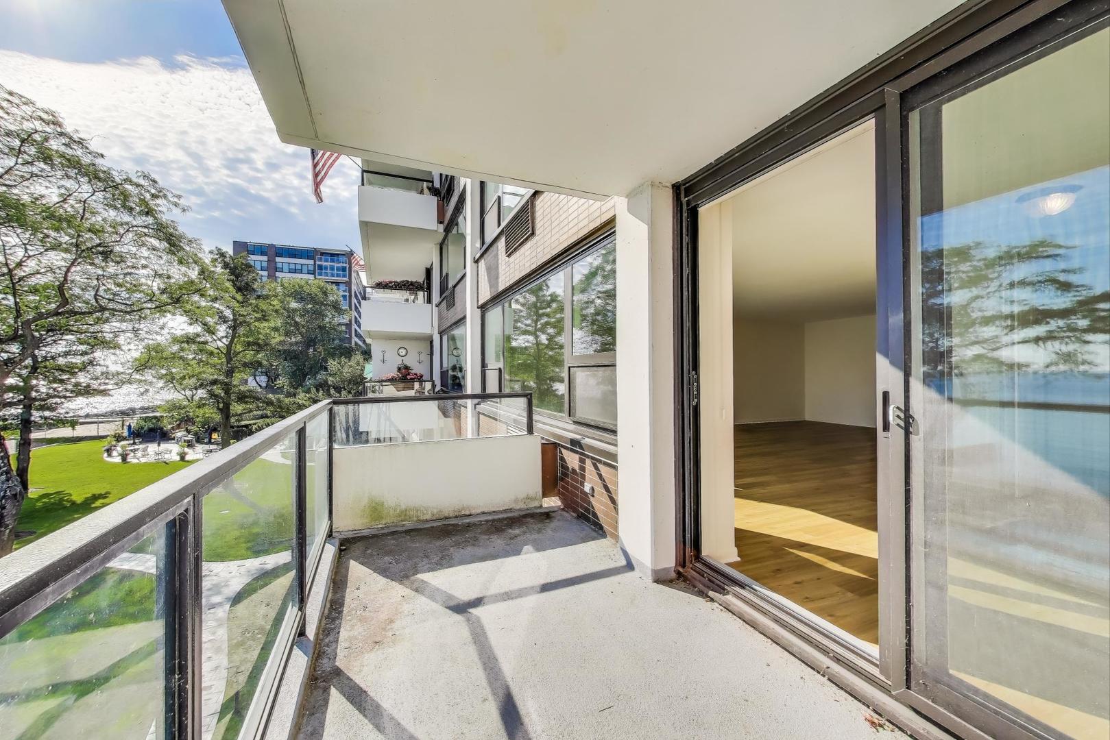1630 Sheridan Road, Unit 2J Wilmette, IL 60091 - Photo 18 of 50 a view of balcony and deck
