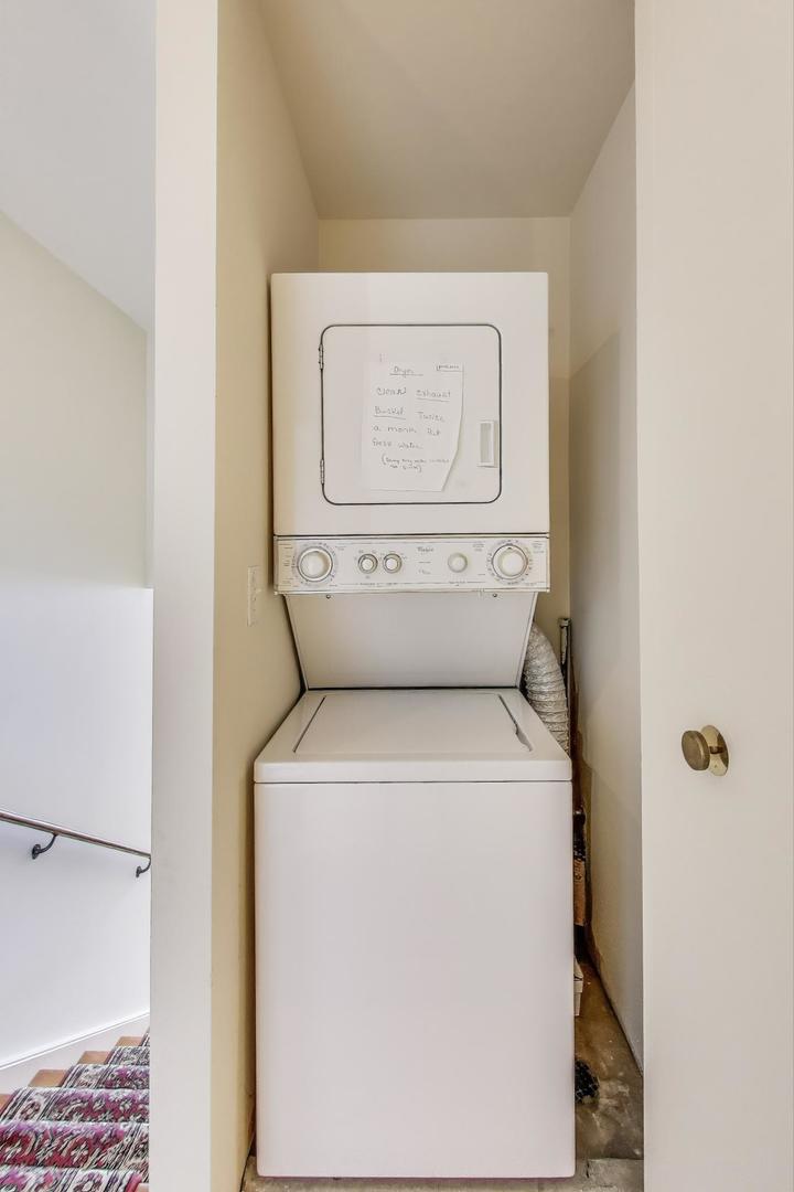 1630 Sheridan Road, Unit 2J Wilmette, IL 60091 - Photo 28 of 50 a utility room with dryer and washer