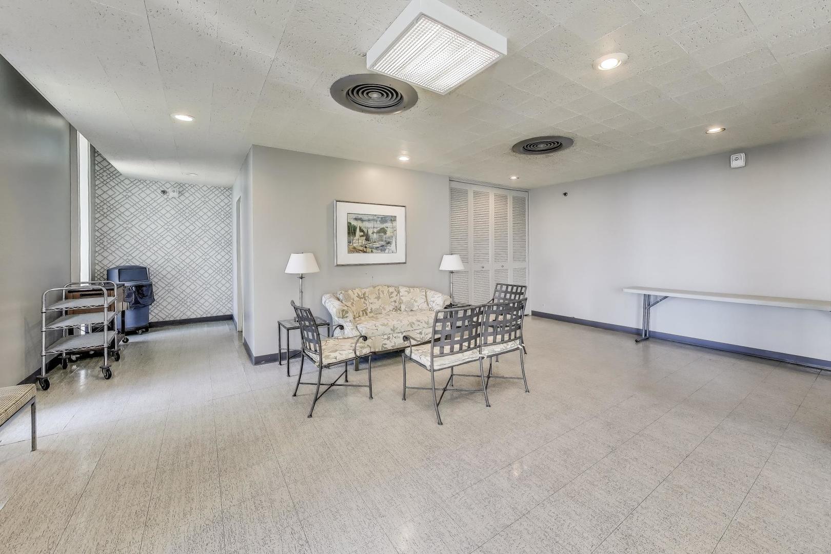 1630 Sheridan Road, Unit 2J Wilmette, IL 60091 - Photo 32 of 50 a living room with furniture and a table