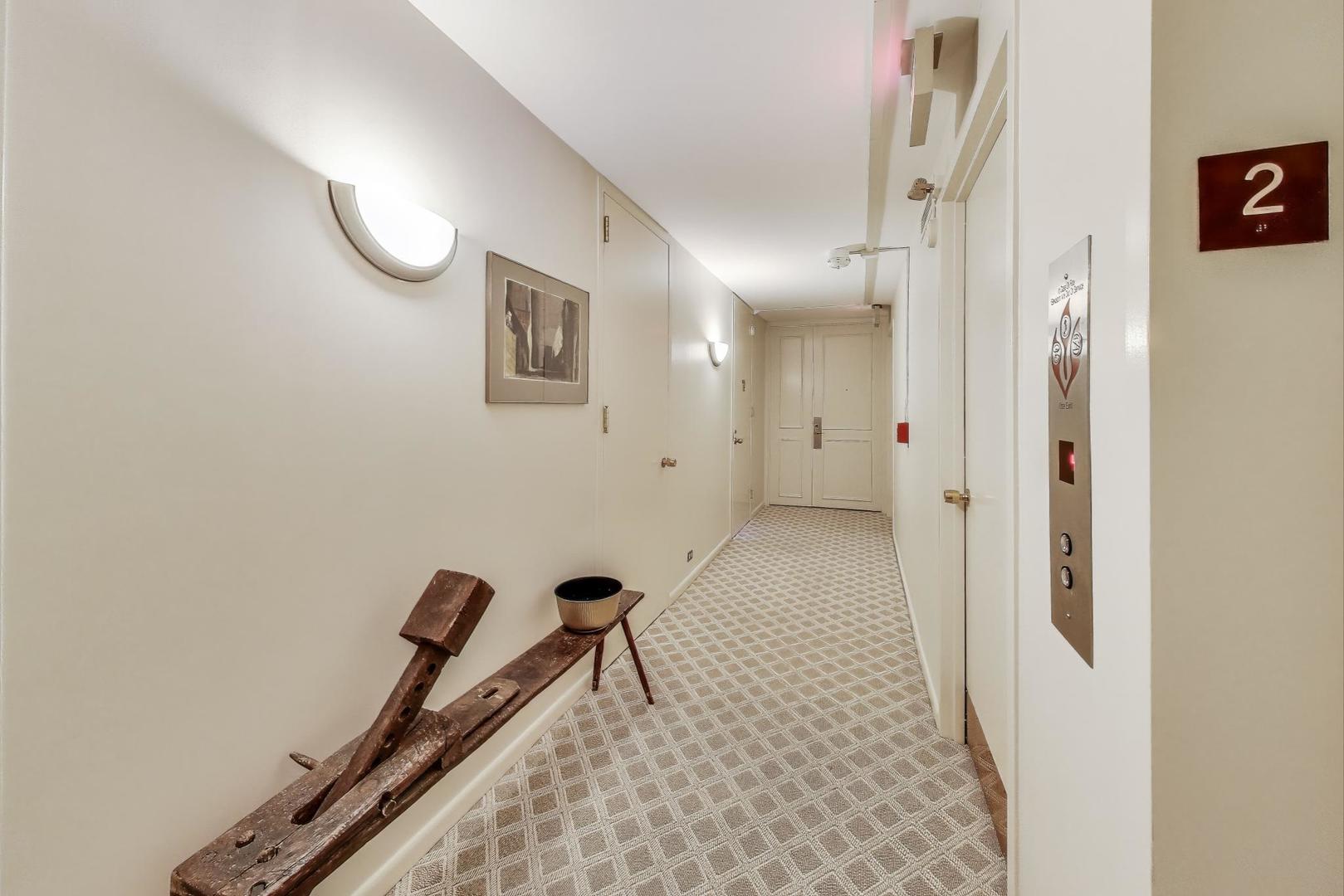 1630 Sheridan Road, Unit 2J Wilmette, IL 60091 - Photo 4 of 50 a bathroom with a shower