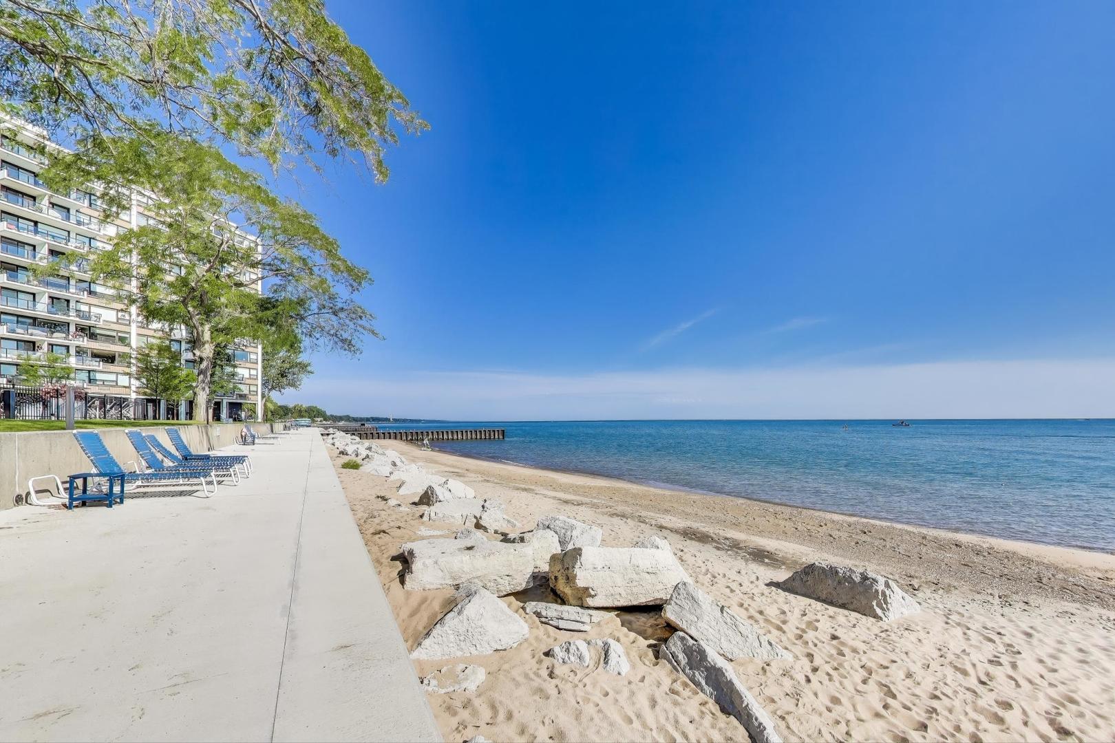 1630 Sheridan Road, Unit 2J Wilmette, IL 60091 - Photo 48 of 50 a view of an ocean beach