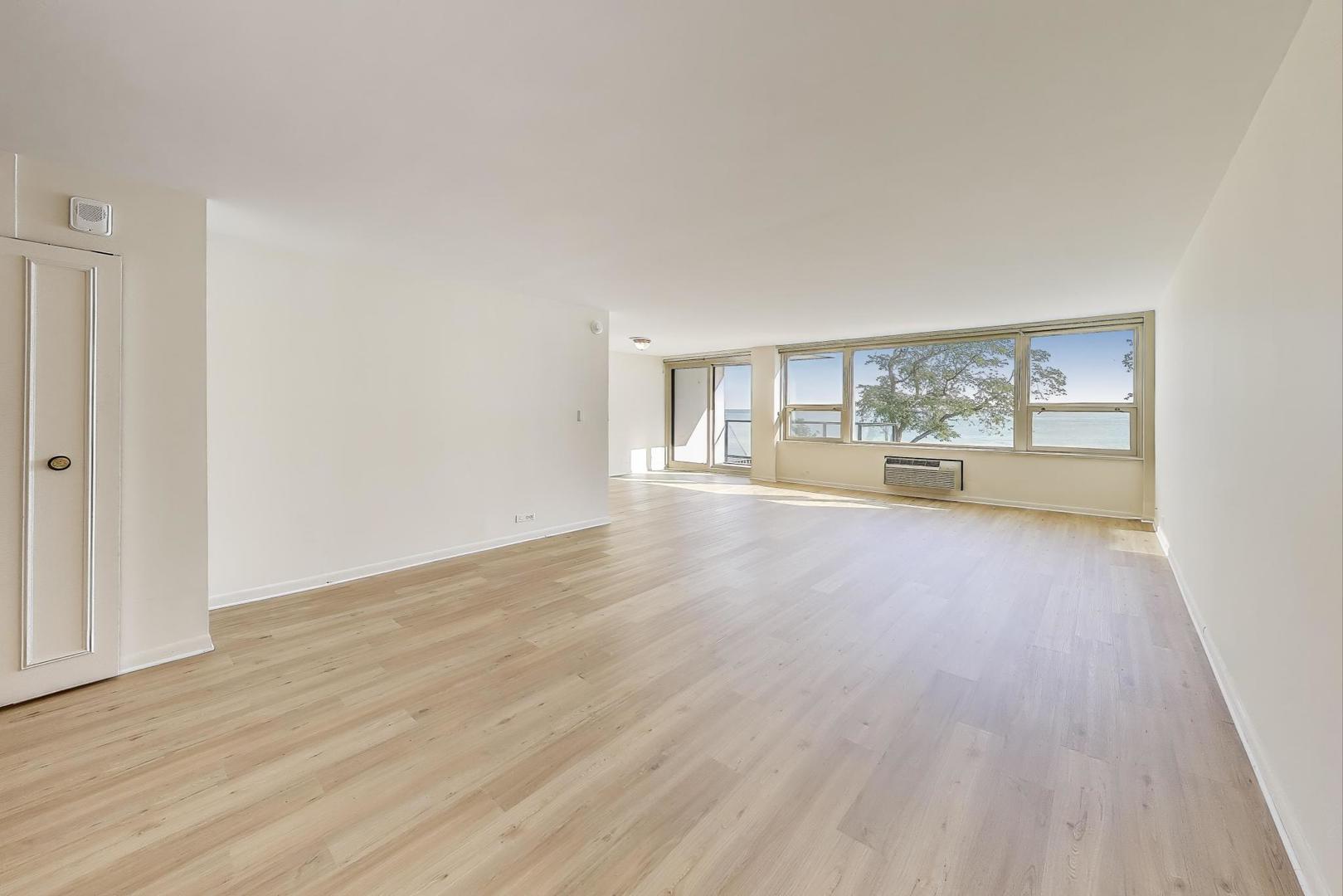 1630 Sheridan Road, Unit 2J Wilmette, IL 60091 - Photo 6 of 50 an empty room with wooden floor and windows