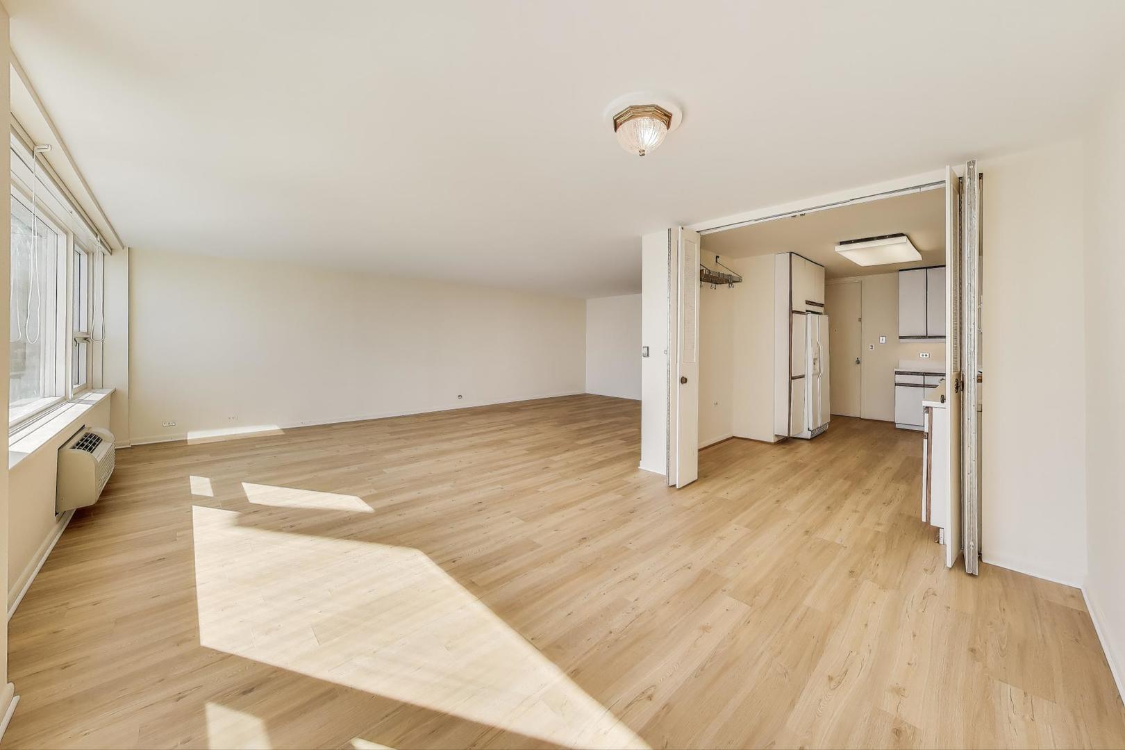 1630 Sheridan Road, Unit 2J Wilmette, IL 60091 - Photo 10 of 50 a view of a room with wooden floor