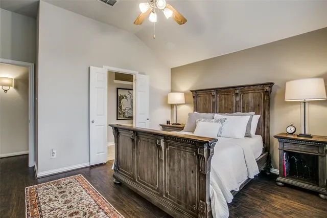 a en suite bathroom with a sink and a mirror
