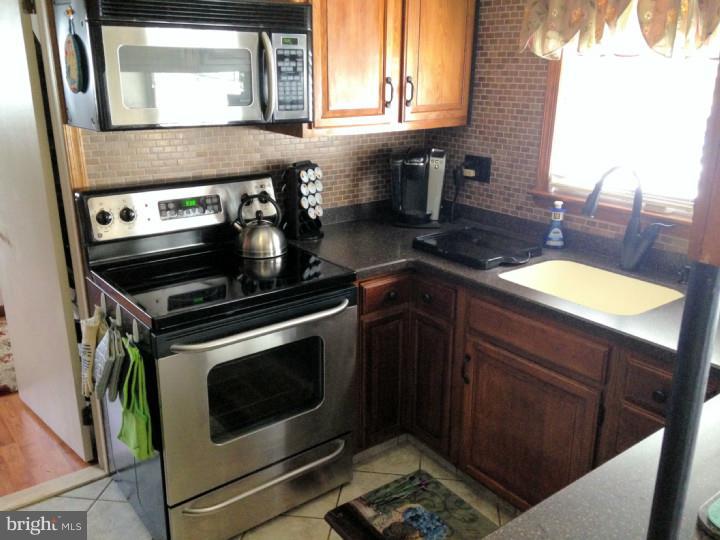 52 Tweed Road Levittown, PA 19056 - Photo 14 of 24 Kitchen