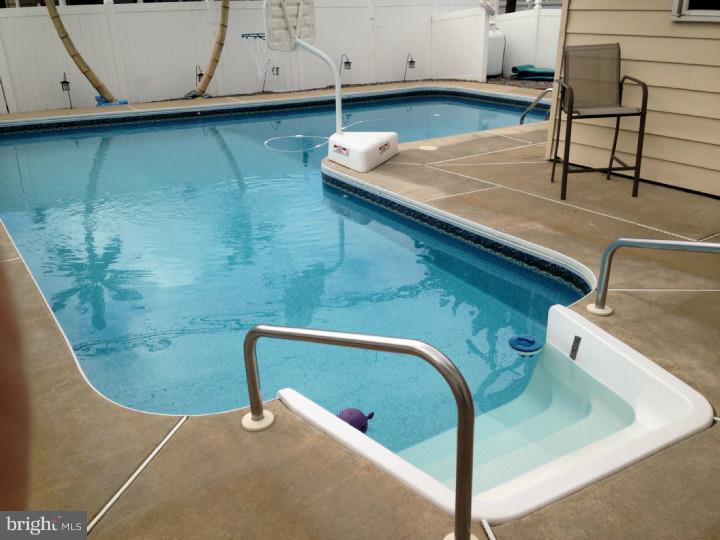 52 Tweed Road Levittown, PA 19056 - Photo 3 of 24 Pool