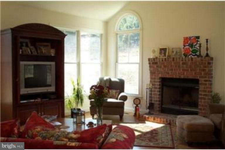 1272 Rossback Road Davidsonville, MD 21035 - Photo 11 of 26 Family Room #3