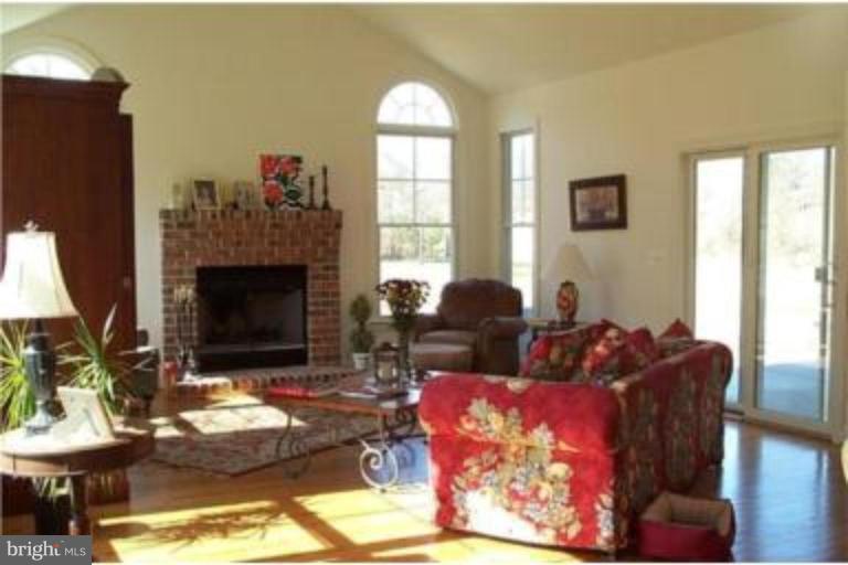 1272 Rossback Road Davidsonville, MD 21035 - Photo 9 of 26 Family Room