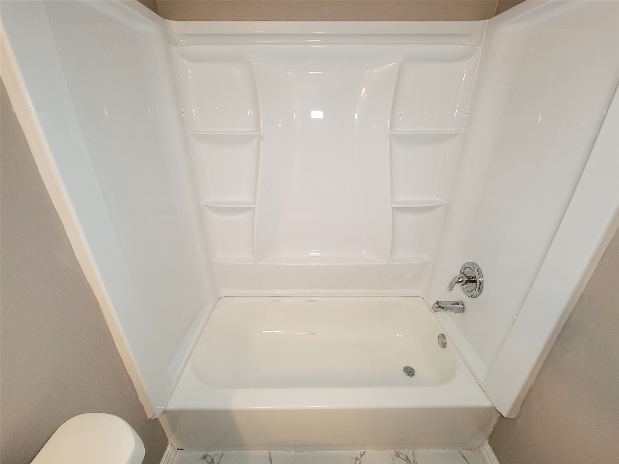 18335 Westlock Street Tomball, TX 77377 - Photo 26 of 38 a bathroom with a bathtub