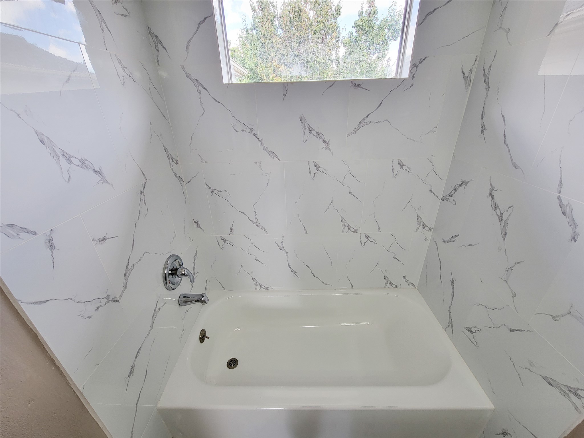 18335 Westlock Street Tomball, TX 77377 - Photo 29 of 38 a bathroom with a bathtub