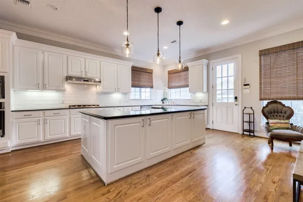 $3,950 | 1504 West 23rd Street, Unit B, Houston, TX 77008