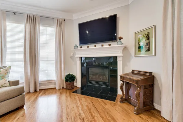 $3,950 | 1504 West 23rd Street, Unit B, Houston, TX 77008